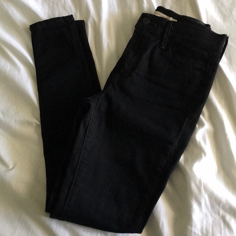 Black Levi’s Jeans